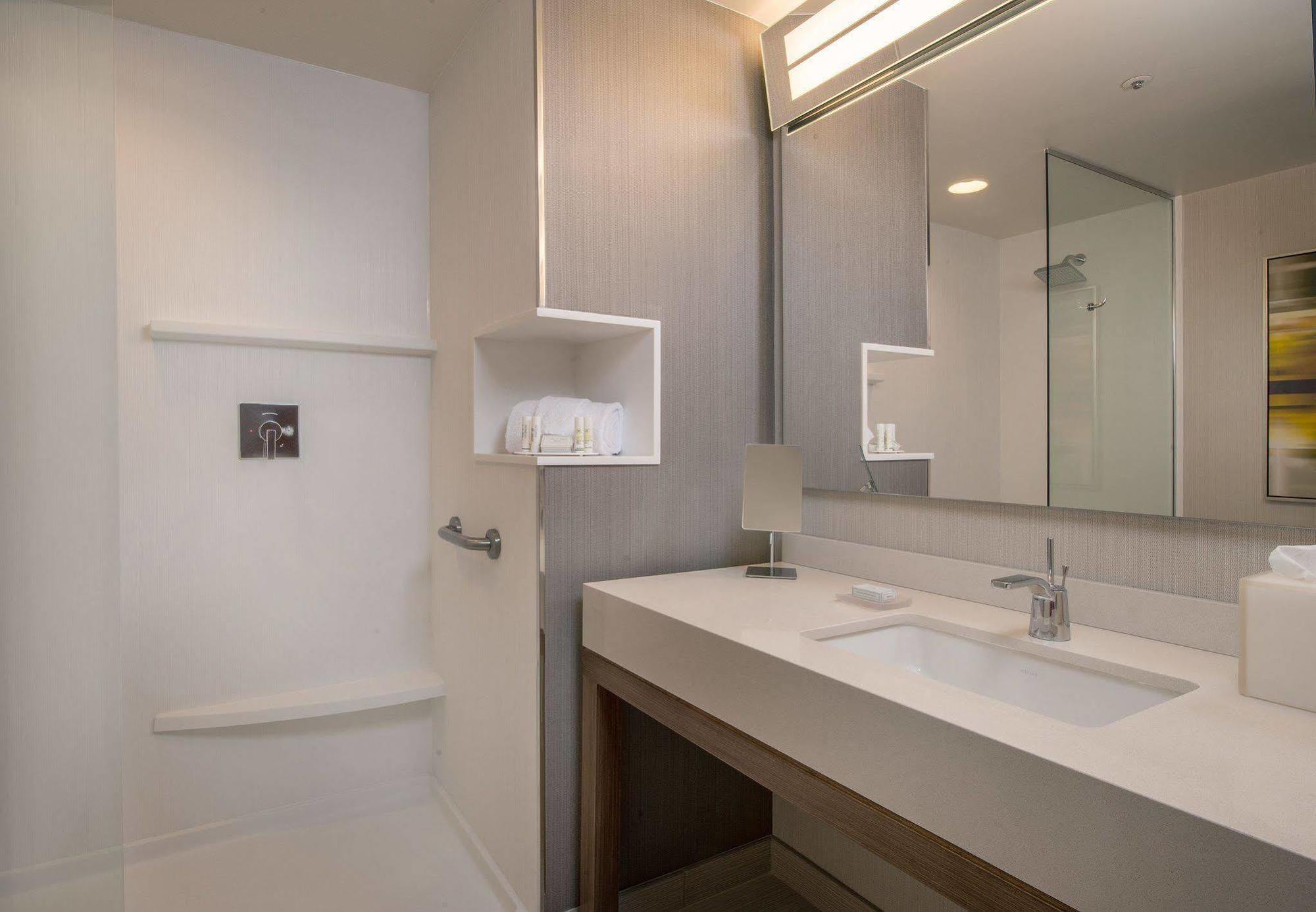 Courtyard By Marriott Dallas Plano/the Colony